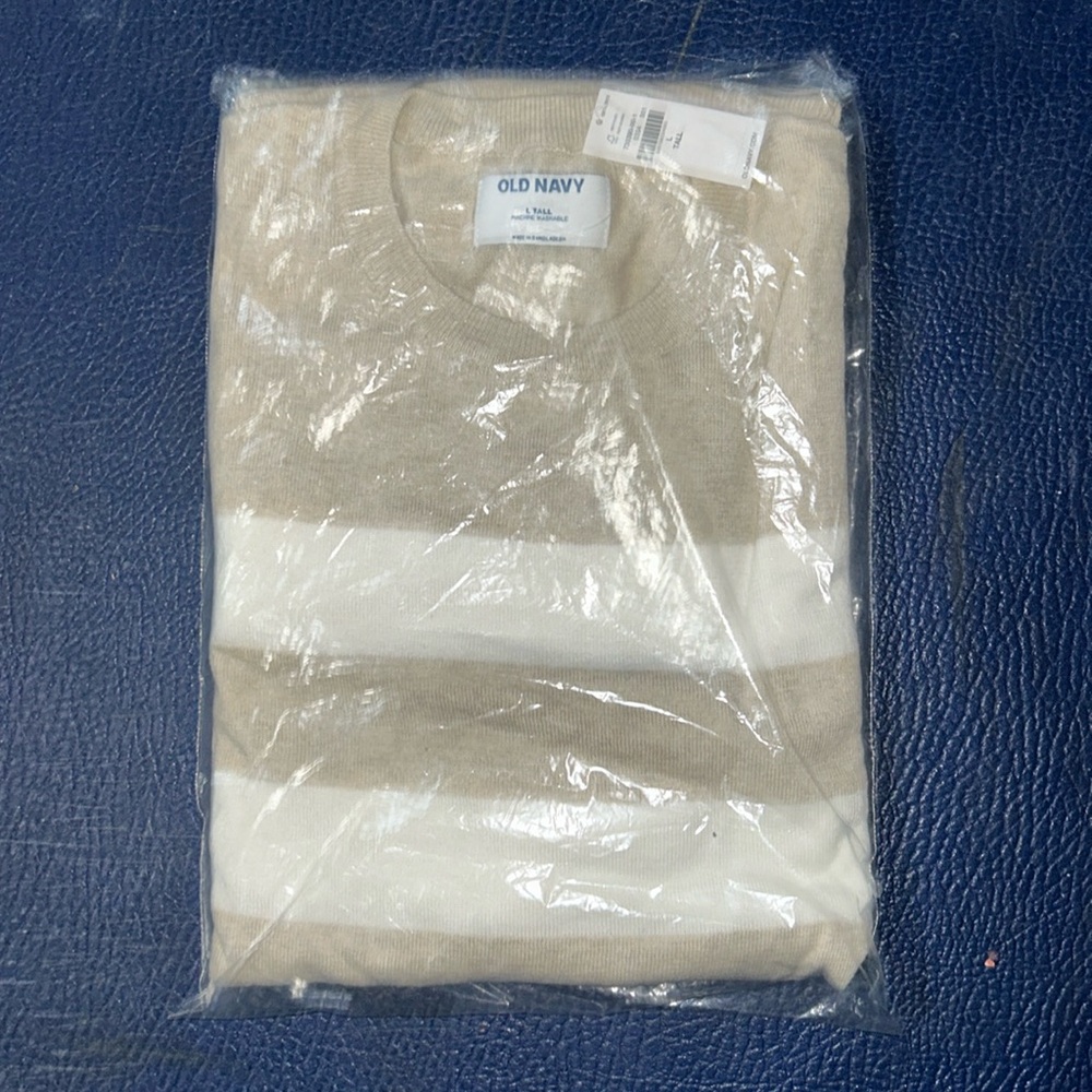 NWT Old Navy sweater (tan and white) Large Tall